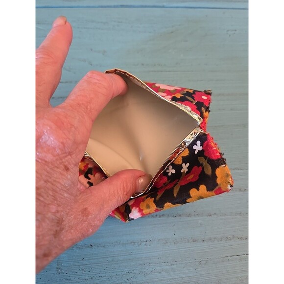 Handmade tissue holder Small Floral Print. Fun stocking stuffer. 4"×2.5" Satin - Picture 6 of 7